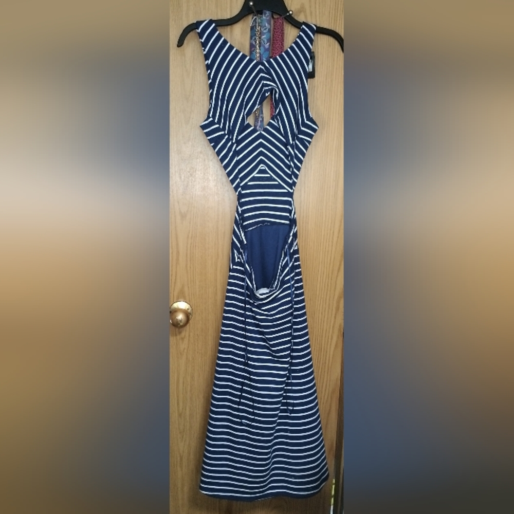 Maxi open back strip dress - Picture 2 of 4
